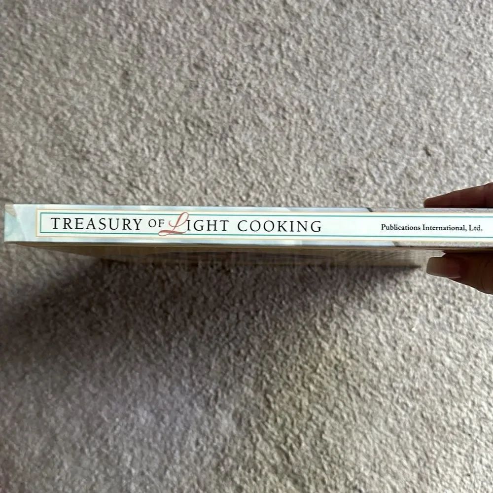 Treasury of Light Cooking Hardback Cookbook! - Picture 3 of 5